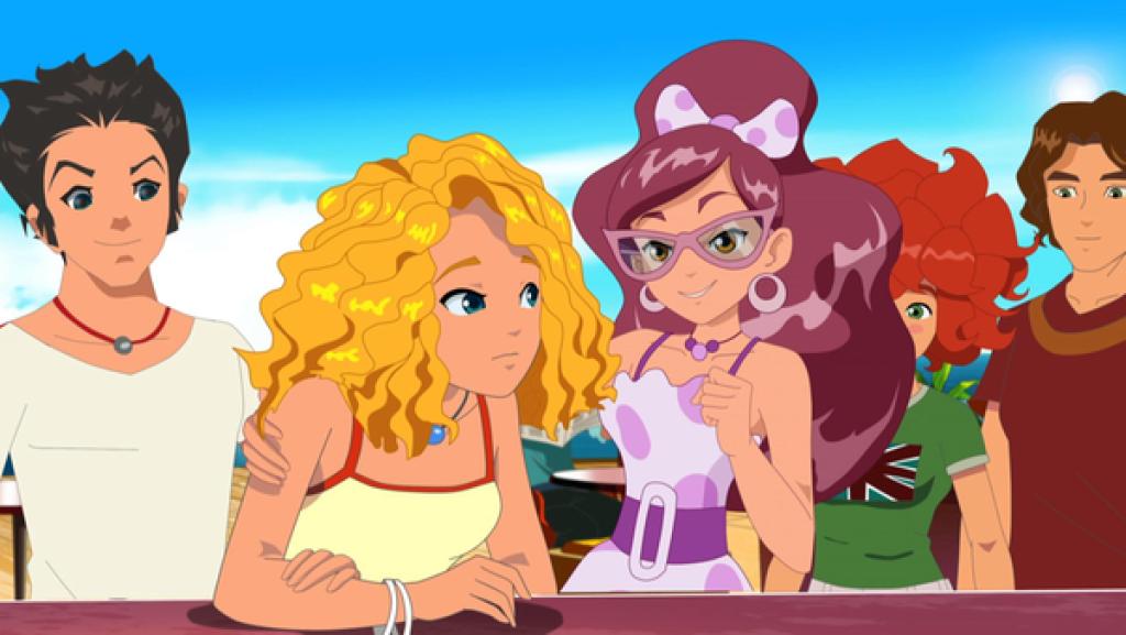 Miriam legt den Arm um Emma. Einige Freunde stehen um sie herum.