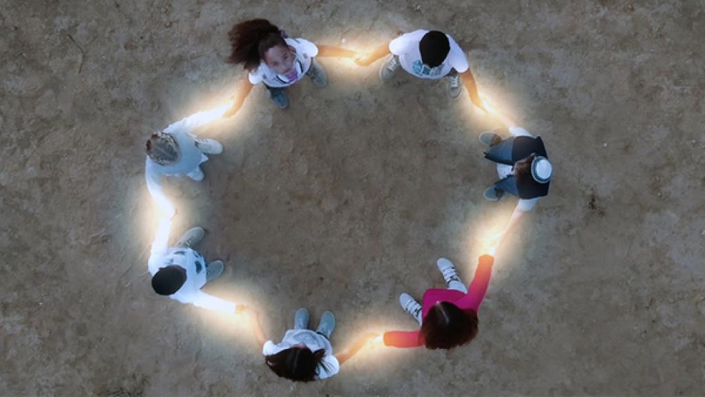 Helfende Hände Filmszene "Helfende Hände"