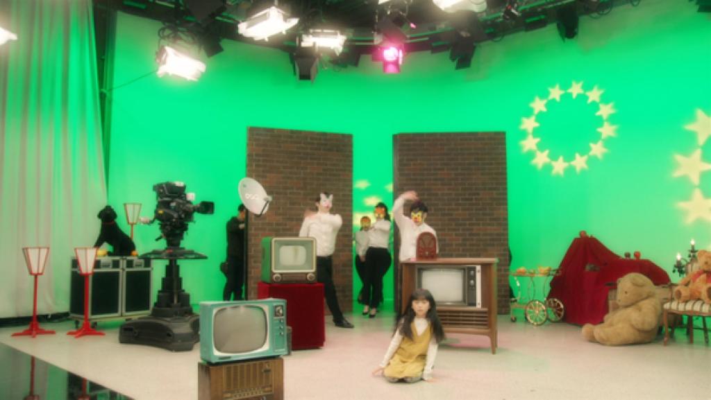 Sakuko vermisst ihren kleinen Bruder. Bei der Besichtigung des Fernsehsenders ist er verschwunden.