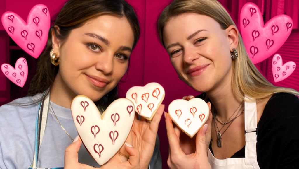 Kekse in Herzform verzieren mit Anni | Rechte: KiKA / Nicolette Maurer Kekse in Herzform verzieren mit Anni | Rechte: KiKA / Nicolette Maurer