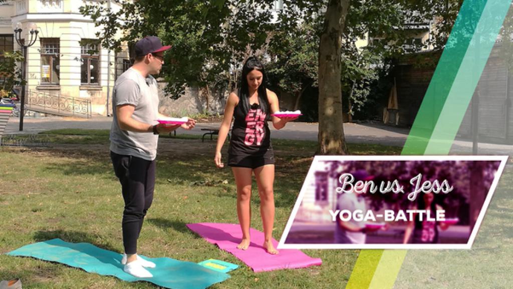 Endlich-Freitag-Video: Battle Yoga | Rechte: KiKA/Regina Bührer Ben und Jess auf Yogamatten mit einem Teller Eier in der Hand.