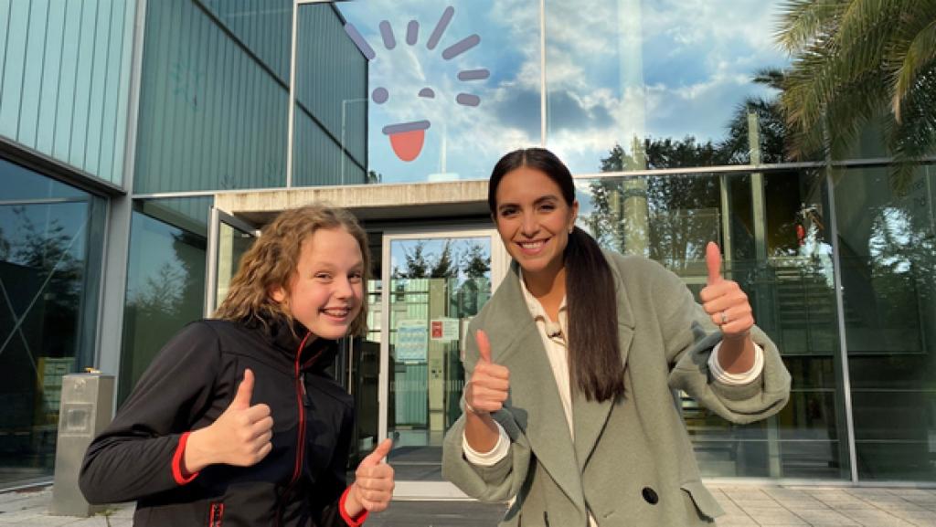 Rechte: KiKA/Andrea Thoben Jess trifft Matilda. Sie spielt die Rolle der Joyce.