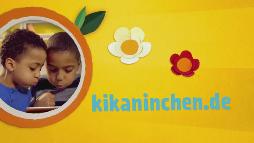 Die Webadresse kikaninchen.de ausgeschrieben und daneben zwei Jungs, die auf ein Tablet schauen.