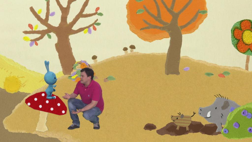 Eine kleine Wildschweinfamilie im Herbstwald | Rechte: KiKA Kikaninchen und Christian begegnen im Herbstwald einer Wildschweinfamilie.