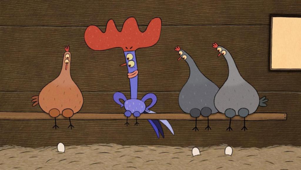 Im Hühnerstall auf Lenas Hof sitzen 3 Hennen in den Farben braun, hellgrau und dunkelgrau auf einer Stange. Sie haben gerade Eier gelegt, die unter ihnen auf dem Boden liegen. Zwischen ihnen auf der Stange sitzt ein Hahn mit riesigem roten Kamm und violettem Gefieder, der stolz auf seine Hennen blickt.