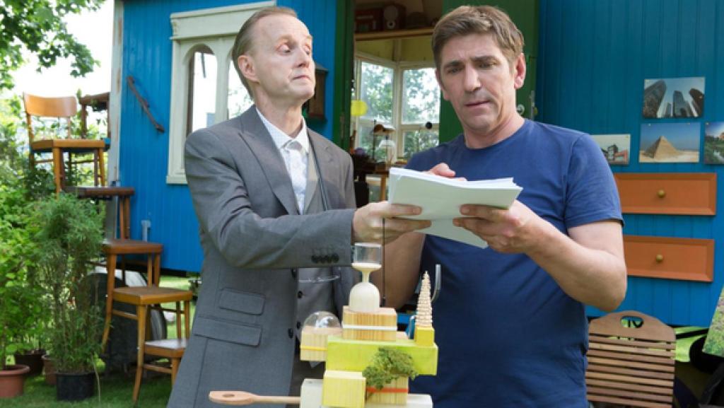 Her Kluthe und Fritz vor dem Bauwagen