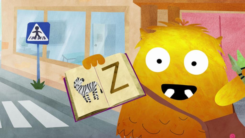 Ein Yeti-Kind mit einem offenem Buch in der Hand. Darin sind ein Zebra und der Buchstabe Z. Im Hintergrund ein Zebrastreifen.