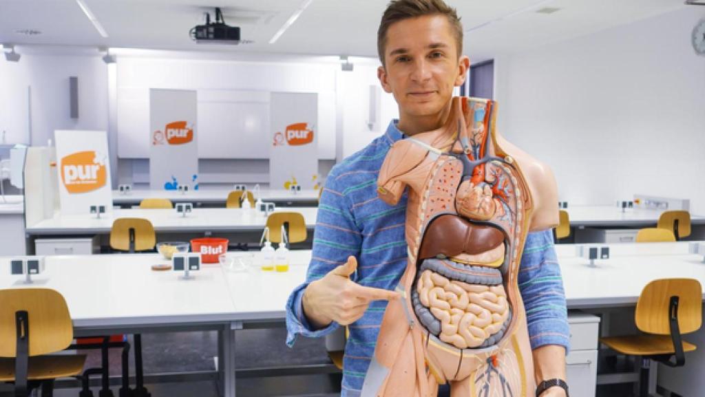 Eric mit Anatomie-Torso