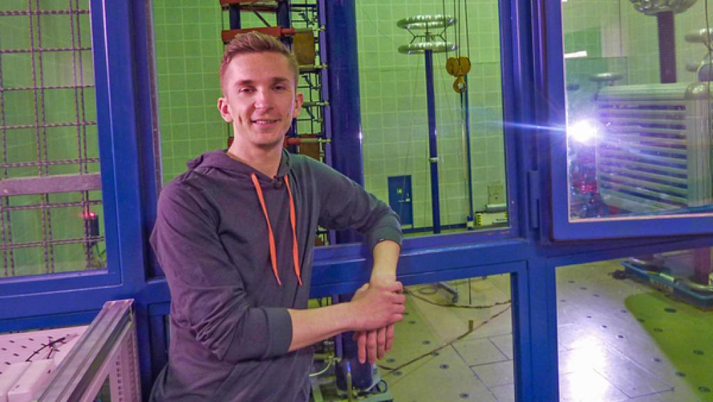 Eric im Hochspannungslabor 