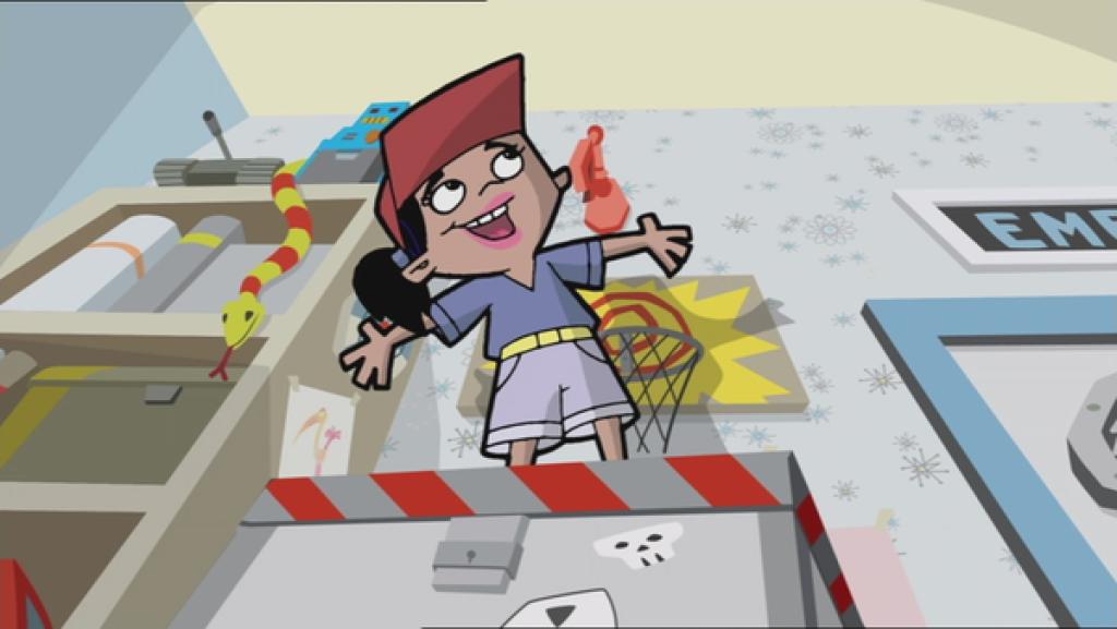 Mädchen mit roter Cap steht auf einer Box und freut sich