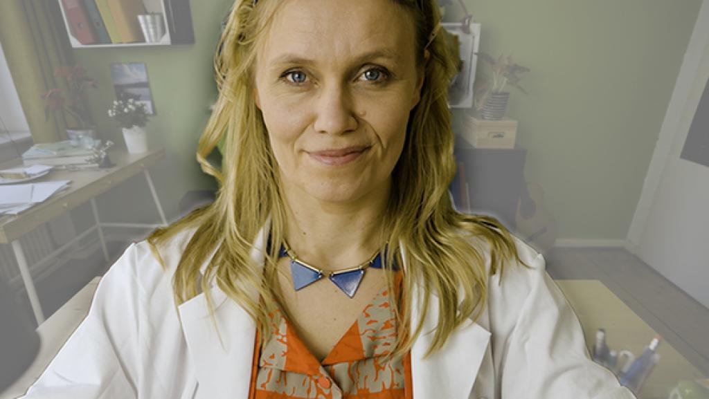 3. Versteckte Botschaften | Rechte: KiKA/Nils Dettmann Medienproduktion Geheimnisse über Geheimnisse zaubert Ainikki Holopainen (Meri Koivisto).