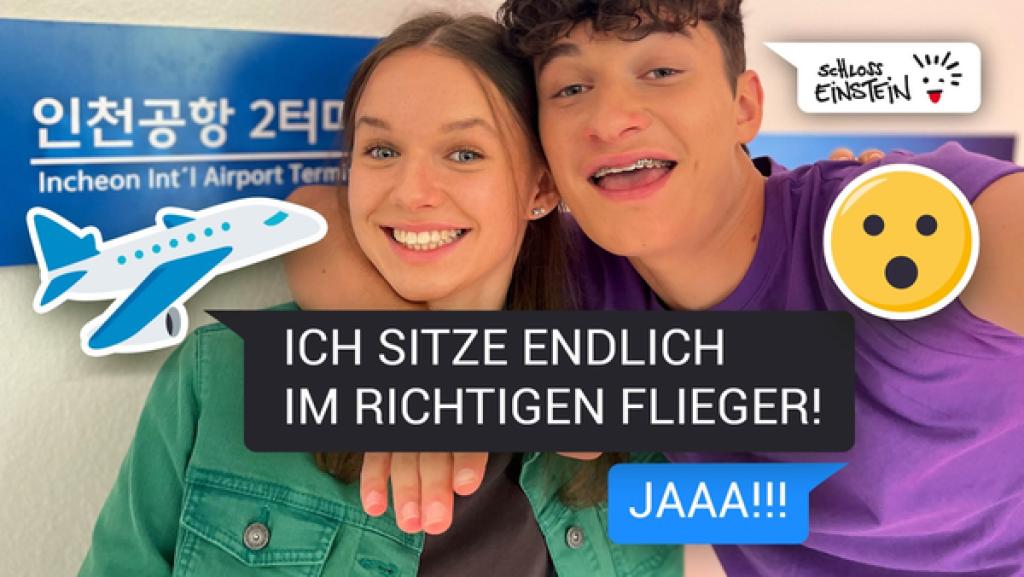 Rechte: MDR/KiKA Jona (Helen Möller) und Hermann (Thorin Holland) sehen sich am Flughafen endlich wieder.