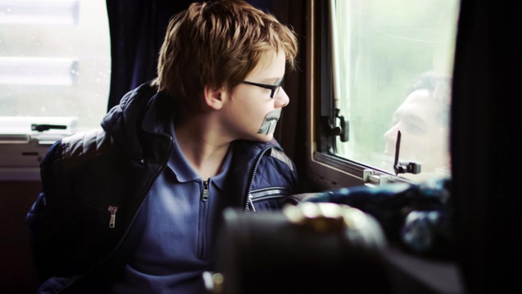 Schloss Einstein & Die Pfefferkörner - Auf Gangsterjagd (6) | Rechte: Saxonia Nesrin und Rafa machen im Wald eine kolossale Entdeckung und im Internat wird Krisensitzung gehalten: Ein Plan muss her