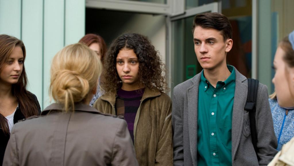 Die Einsteiner geben alles, um das Flüchtlingskind Leila vor der Abschiebung zu bewahren. Einer für alle, alle für Einstein!  