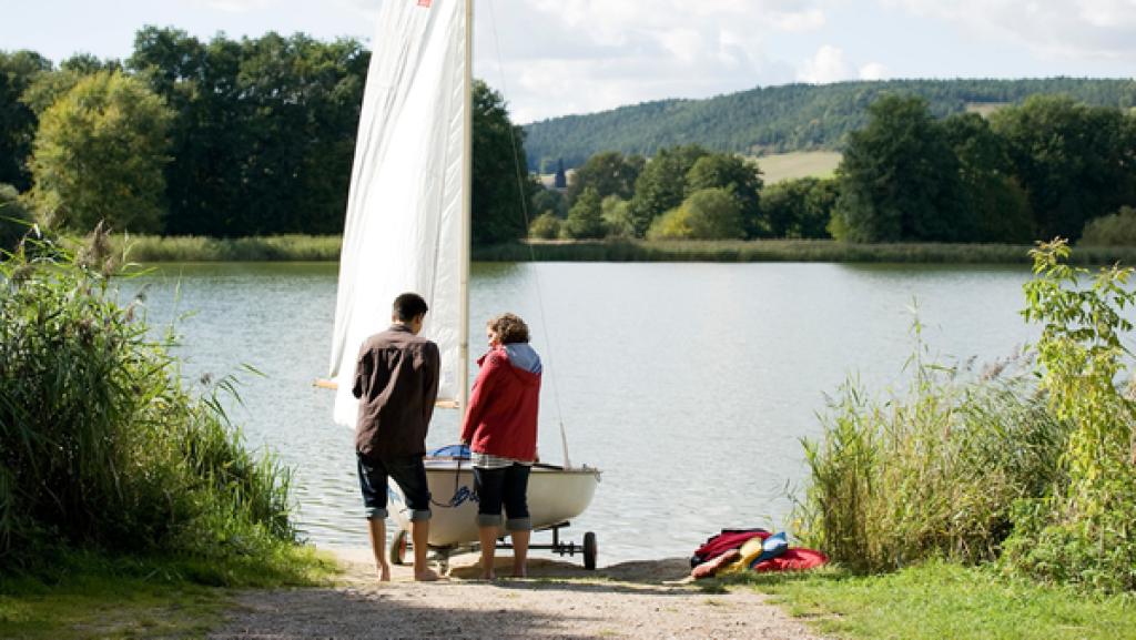 Pippi hat eine Idee, wie sie sich wieder mit David versöhnen kann. Friedrich vernachlässigt durch sein Fußballtraining seine Pflichten als Internatsschüler. Ming wächst das Chaos in ihrer WG über den Kopf. 