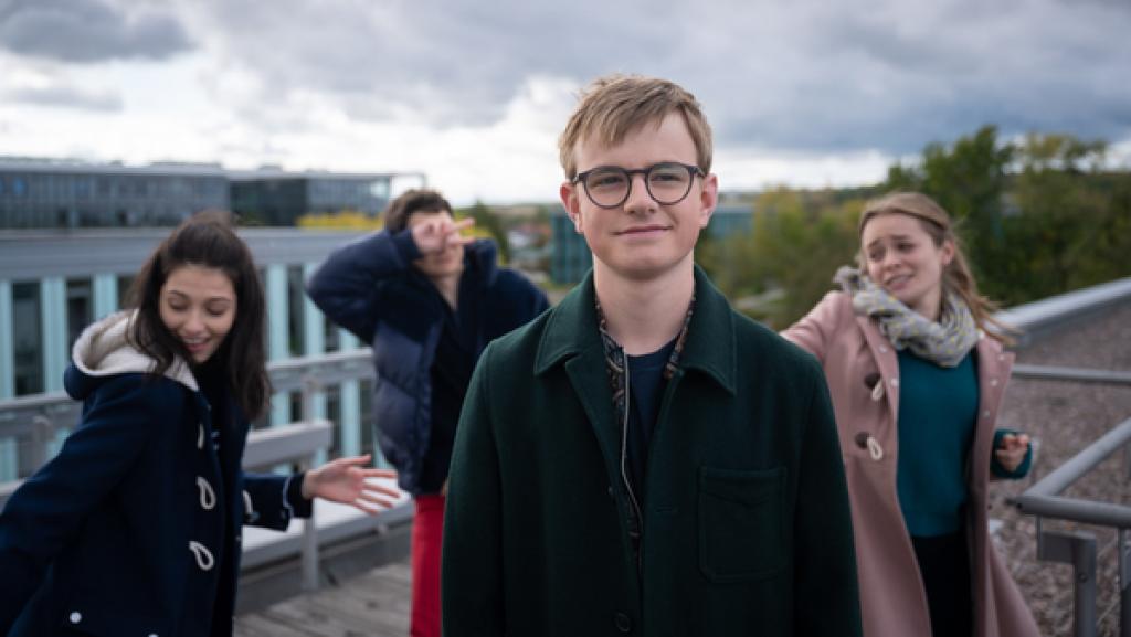 Das Trio findet heraus, wer hinter den mysteriösen Leuten steckt. Endlich sind sie einen großen Schritt weiter! 