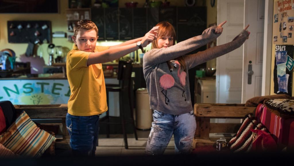 Zoe und Julius | Rechte: MDR/Saxonia Media/Felix Abraham Junge und Mädchen tanzen