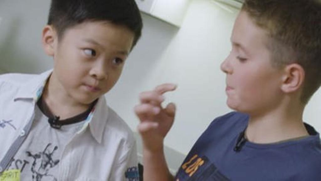 Christian und Luis backen Mondkuchen