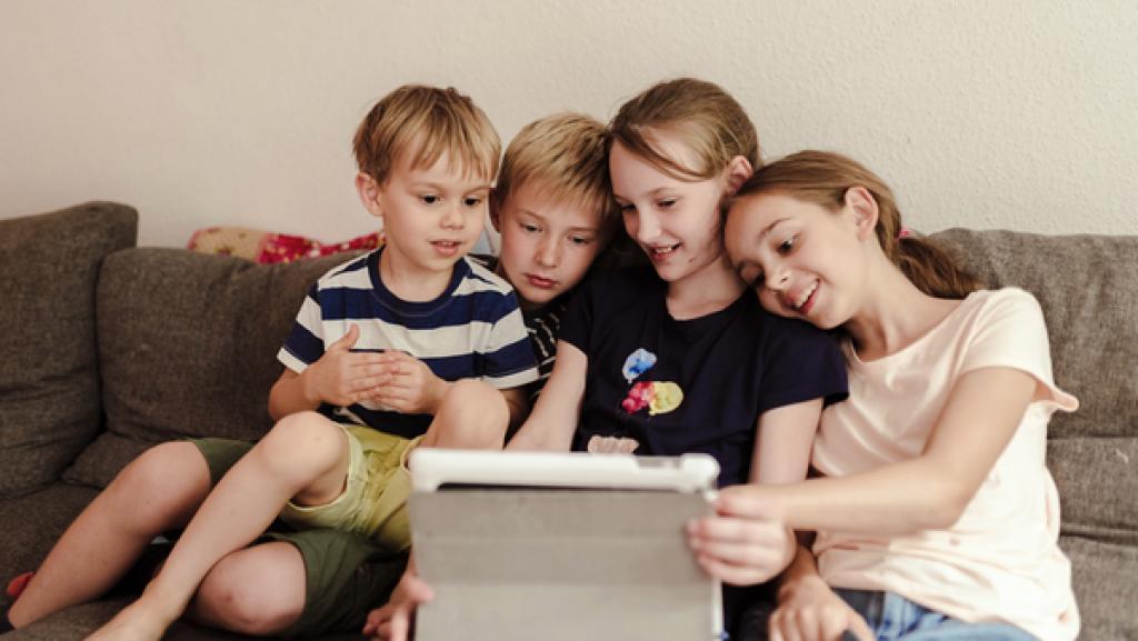 Gemeinsam Hindernisse überwinden | Rechte: KiKA/Mira Mikosch Gemeinsam Hindernisse überwinden | Rechte: KiKA/Mira Mikosch