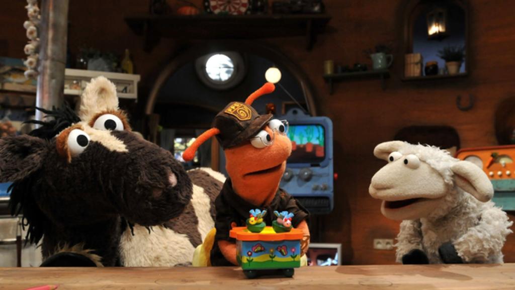 Finchen hat ihre kaputte Spieluhr dabei