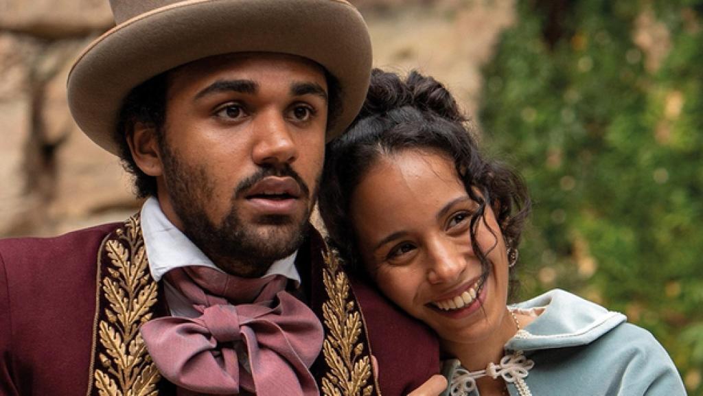 Die verkaufte Prinzessin | Prinzessin Sophia (Kristin Alia Hunold) und ihr Bruder Berthold (Langston Uibel) verlassen das Schloss.