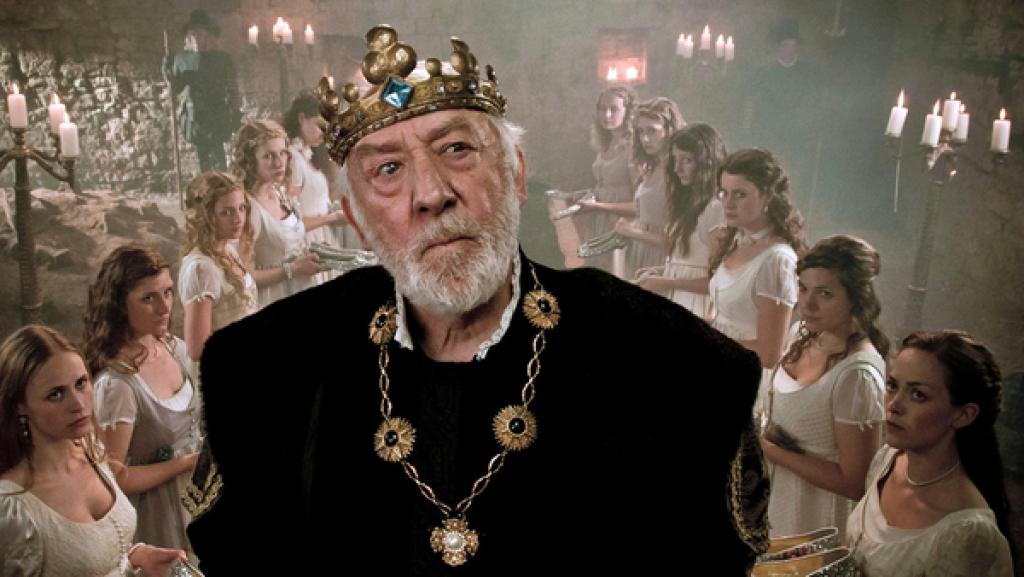 König Karl (Dieter Hallervorden) ist verweifelt: seine zwölf Töchter haben Geheimnisse vor ihm - jeden Morgen sind ihre Schuhe zertanzt.