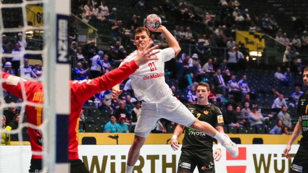 Schweiz Gino Steenaerts wirft auf das Tor von Montenegro 