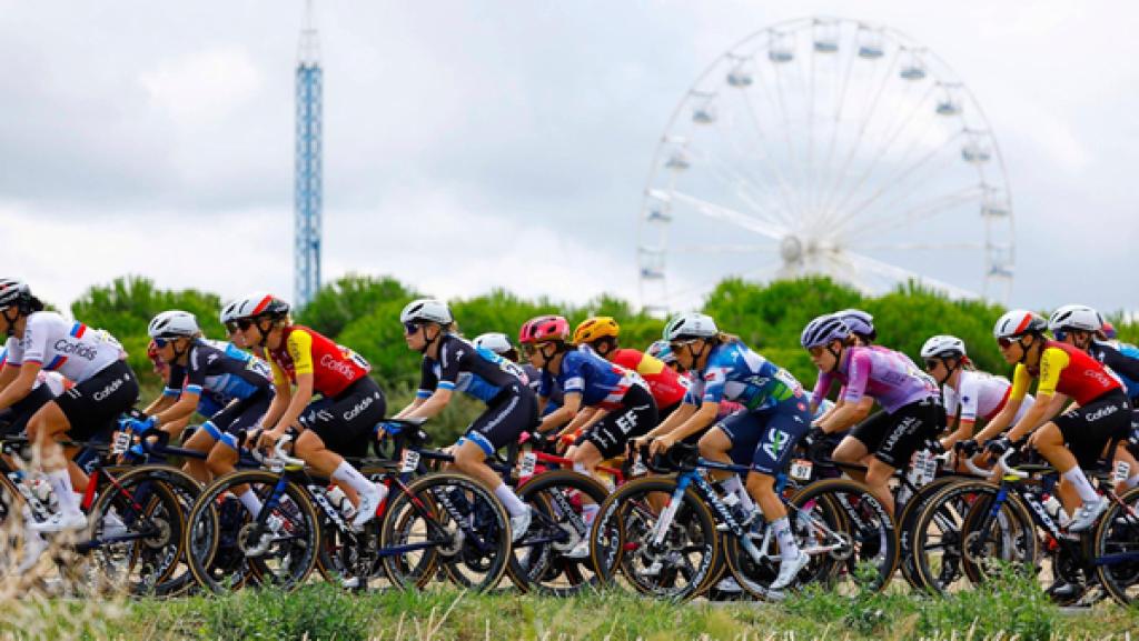 Die Fahrerinnen bei der 5. Etappe der Tour de France Femmes