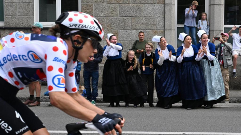 2. Etappe - die Zusammenfassung | Rechte: Mathieu Pattier/AP/dpa Die Spanierin Mavi Garcia nach der 2. Etappe