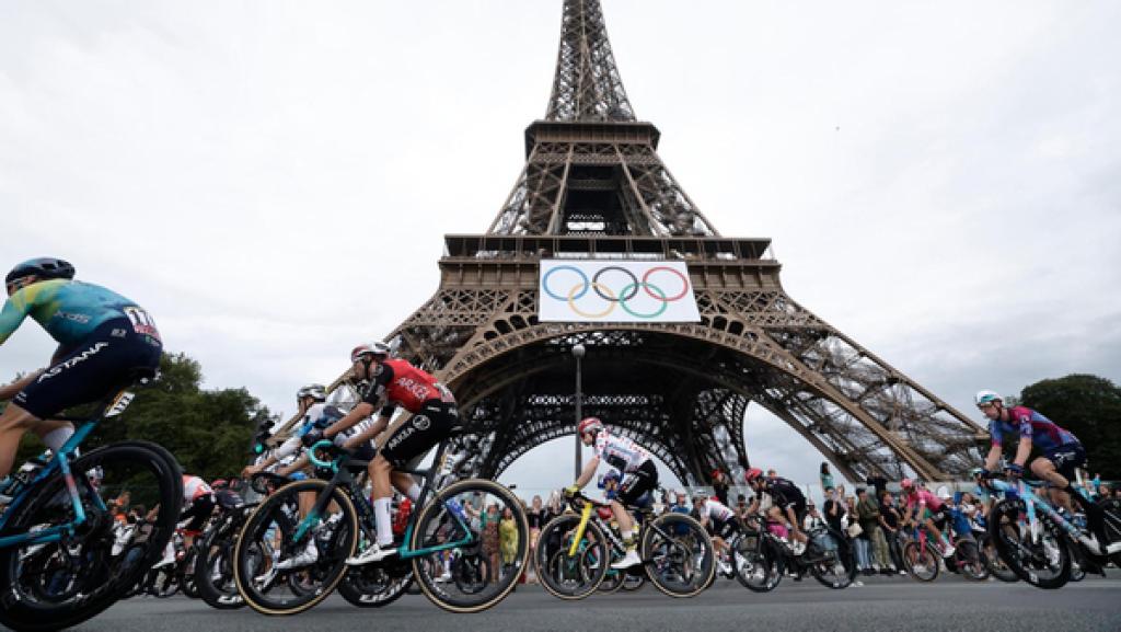 Die 21. Etappe der Tour de France führt am Eifelturm vorbei