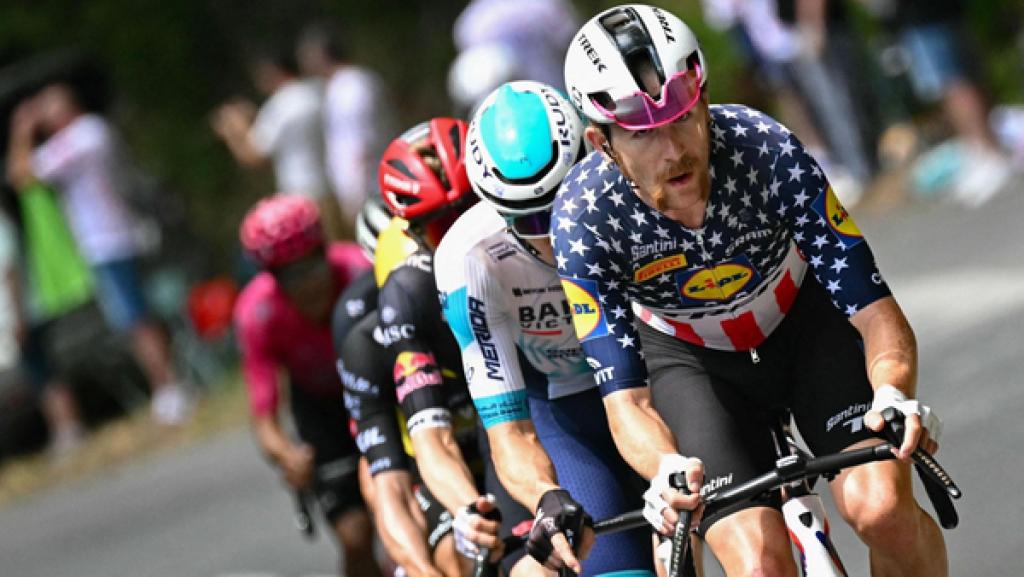 Quinn Simons führt die Ausreißergruppe an 