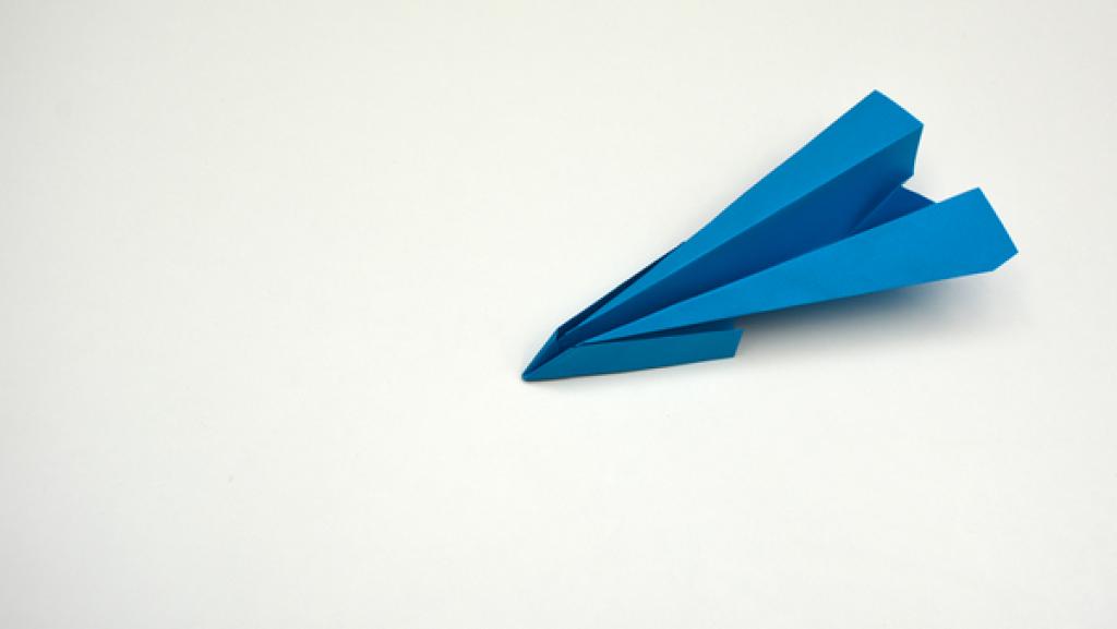 Bastelanleitung Papierflieger