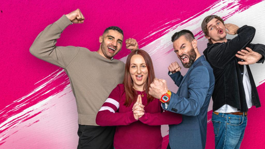 Tanoshii | Rechte: ZDF/Julian Canto Ontan, Naddel, Nino Kerl und Harut Estevao in verrückten Posen nebeneinander vor pinkem Hintergrund. Über ihnen der Schriftzug Tanoshii.