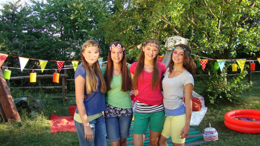 Heute ist Tanzalarmsommerfest und die Tanzalarmkids kreieren beim Gummitwist ihren Sommerpartyohrwurmsong!