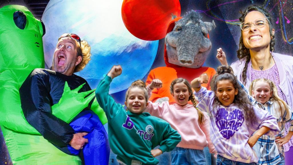 Fotomontage: Links im Bild Tom Lehel mit einem grünem Alienkostüm. Die TanzAlarm-Kids in der Mitte mit geballter Faust in die Luft gestreckt. Hinter den TanzAlarm-Kids sind TanzTapir und Sukini.