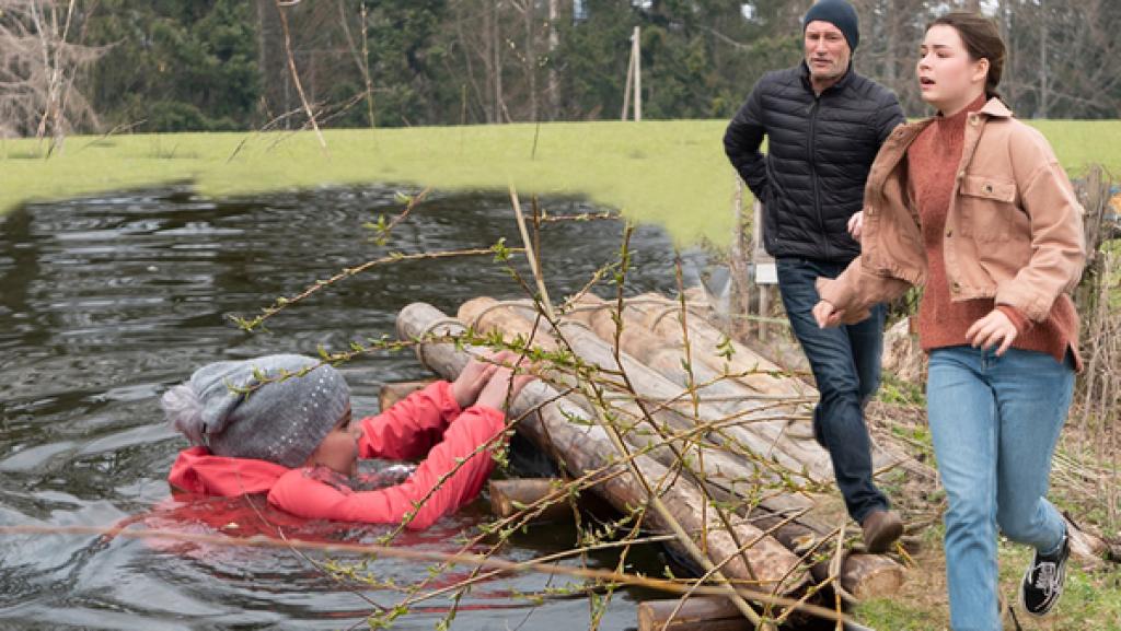 Leo und Phillip wollen Nele vor dem Ertrinken retten