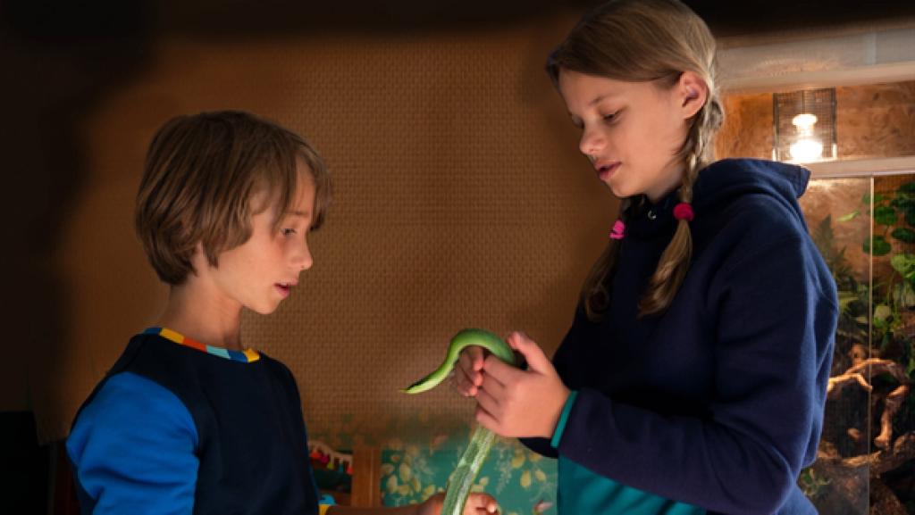 Sam und Jo mit der Schlange Copper