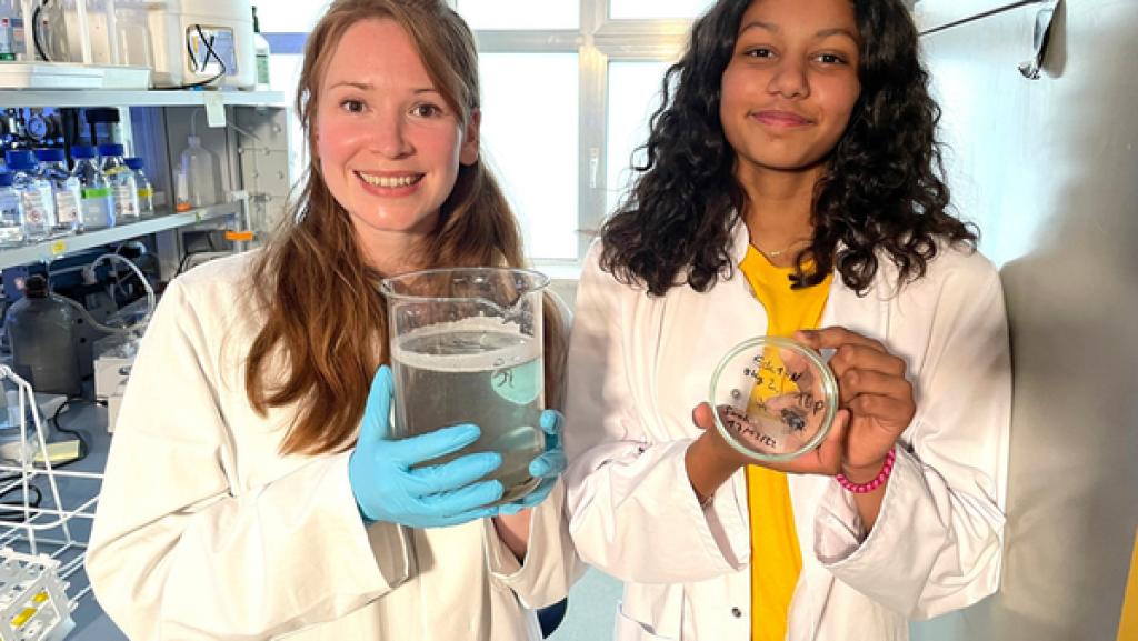 Reporterin Imani-Lou mit Sarah-Marie Kröger von Geomar