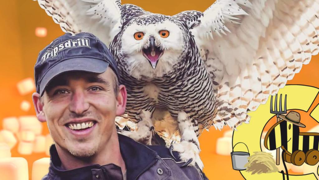 Tierpfleger Benedict mit Eule