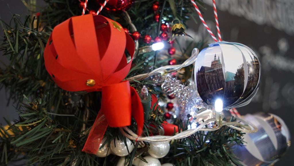 Fotobaumanhänger | Rechte: KiKA Bastel dir Fotobaumanhänger!