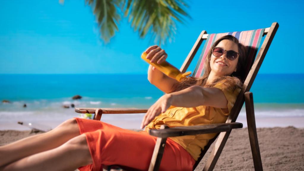 S wie Sonnenschutz | Anna schützt ihre Haut mit Sonnencrem. Aber welchen Sonnenschutz haben eigentlich Tiere?
| Bild: BR | Text und Bild Medienproduktion GmbH & Co. KG | Fabian Nummert