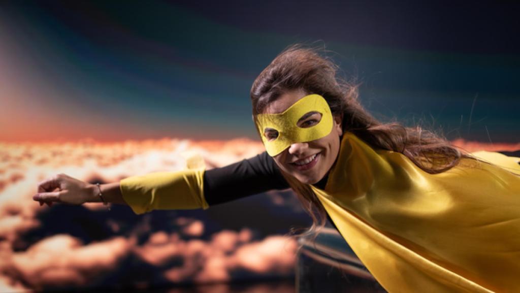 V wie Vogelflug | Hoch über den Wolken fliegt Anna (Annika Preil) dank der richtigen Klamotte wie ein Vogel. | Bild: BR | Text und Bild Medienproduktion GmbH & Co. KG