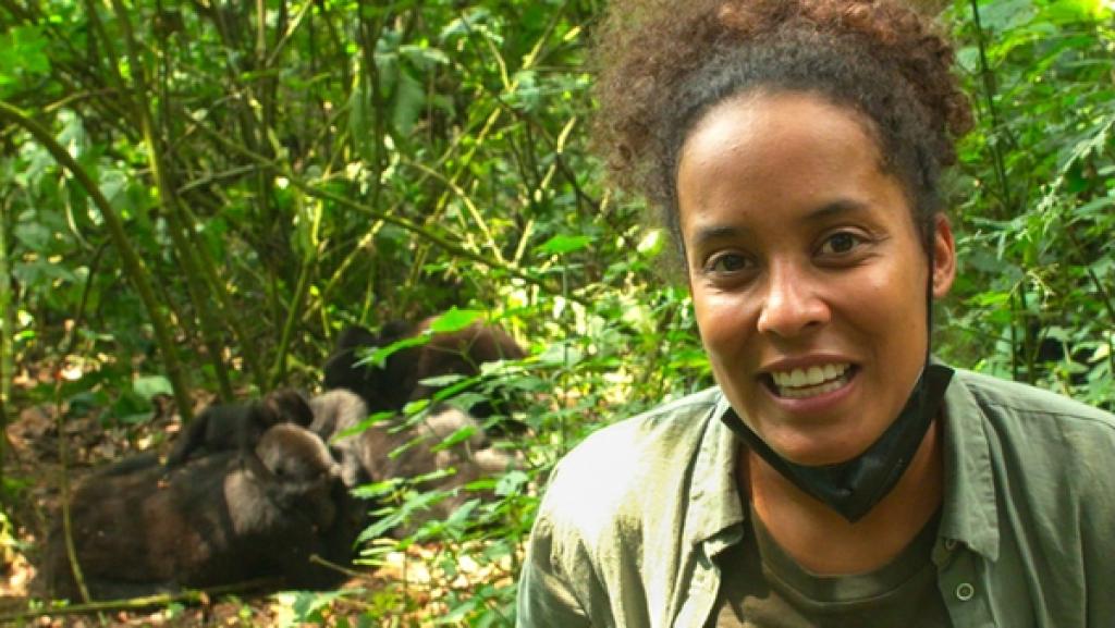 Im Nebelwald der Gorillas | Tief im Bergregenwald begegnet Pia den seltenen Berggorillas. | Bild: BR | Text und Bild Medienproduktion GmbH & Co. KG | Katja Schübl