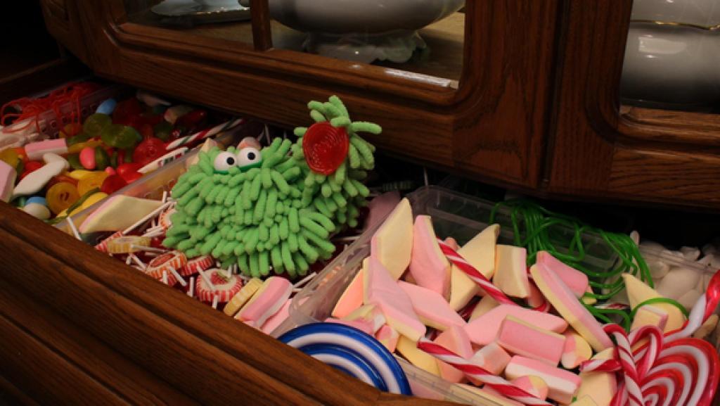 Folge 23. Zuckerschloss: Mop in der Süßigkeitenschublade